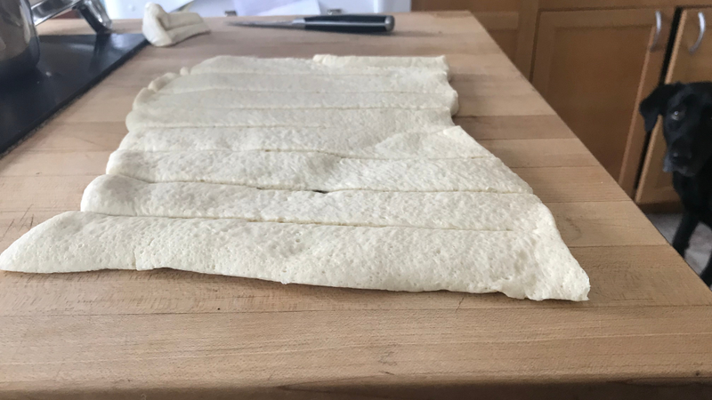 Illustration for article titled How to cheat your way to "homemade" garlic knots